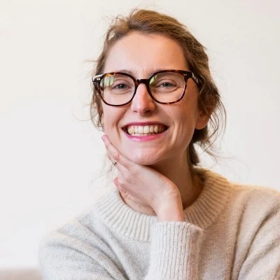 Julia Peyron, coach, mentore et thérapeute